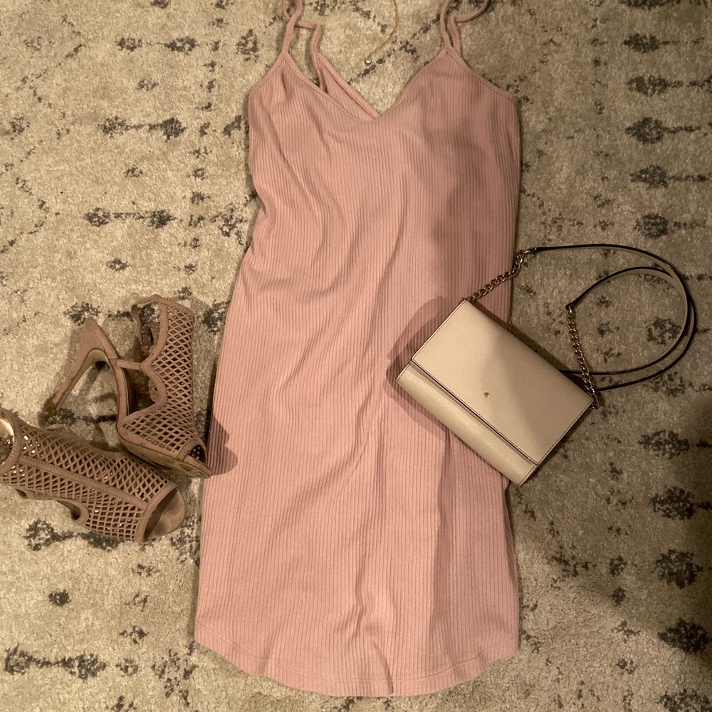 Fitted light pink ribbed dress